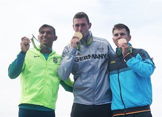 podio men C1 1000m